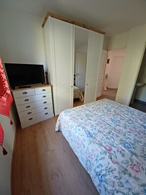 2 Schlafzimmer, Bügeleisen/Bügelbrett, Reisekinderbett, kostenloses WLAN