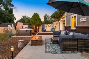 Terrace/patio - 25mins to Denver*Red Rocks*Hot Tub*2 Fire Pits, 1.5hrs to skiing, Pet Friendly  (Columbine)