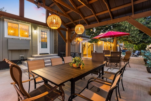 25mins to Denver*Red Rocks*Hot Tub*2 Fire Pits, 1.5hrs to skiing, Pet Friendly 