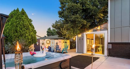 25mins to Denver*Red Rocks*Hot Tub*2 Fire Pits, 1.5hrs to skiing, Pet Friendly