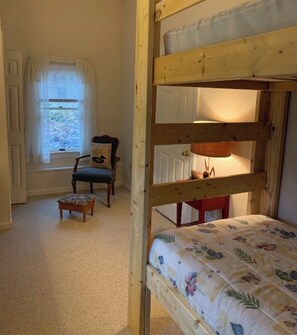 2 soverom, strykejern/-brett, wi-fi (inkludert) og sengetøy