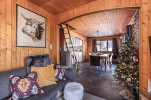 Smart TV, fireplace, books - Chalet Noisette | Authentic Swiss chalet | Perfect for families (Riddes)