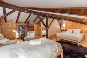 3 bedrooms, free WiFi, bed sheets - Chalet Noisette | Authentic Swiss chalet | Perfect for families (Riddes)