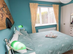 2 Schlafzimmer, individuell dekoriert, individuell eingerichtet