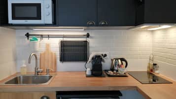 Studio Sénior | Cuisine privée | Machine à expresso, réfrigérateur, micro-ondes, plaque de cuisson