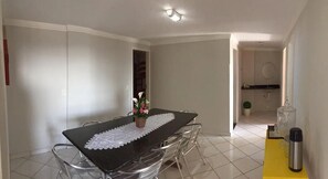 Deluxe Apartment | Dining room