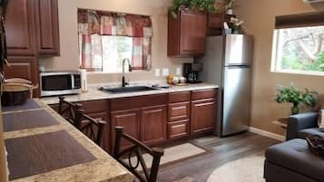 Frigorifero, microonde, macchina per tè/caffè, fornetto tostapane