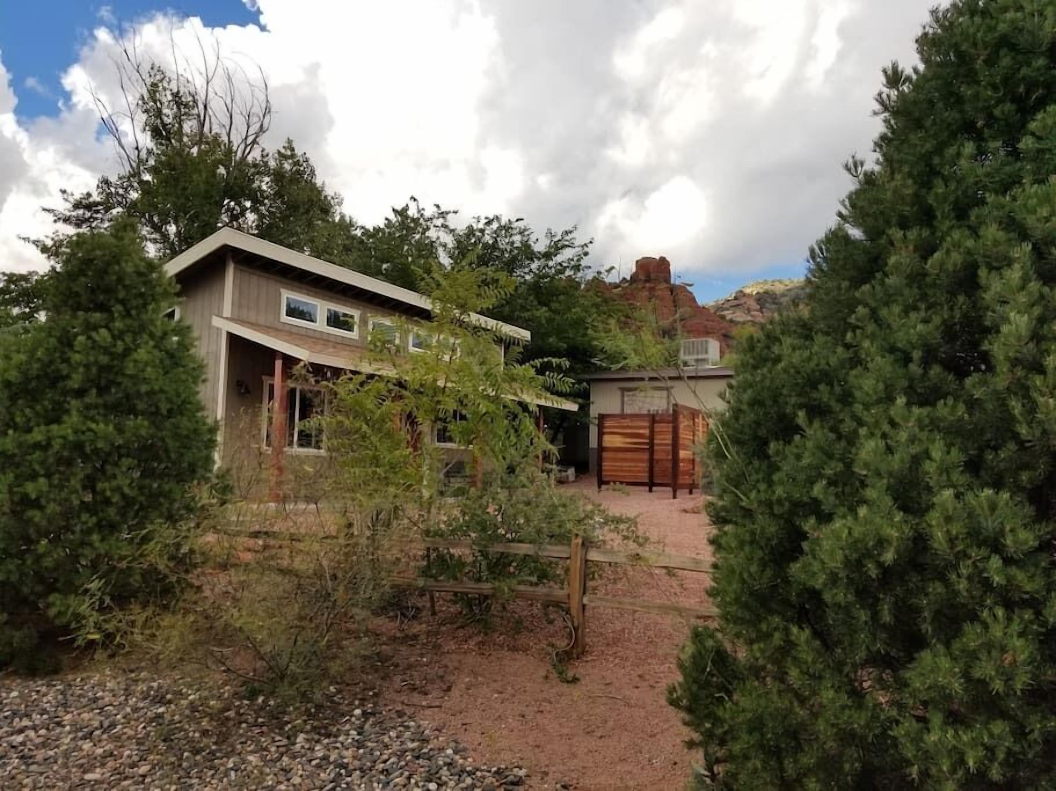 Stroll to Red Rock trails! HOT TUB! Modern 1 Bd; W. Sedona!