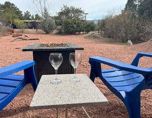 Property grounds - Stroll to Red Rock trails w HOT TUB! Modern 1 Bd, W. Sedona (Sedona)