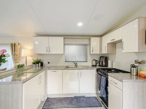 Cookware/dishes/utensils