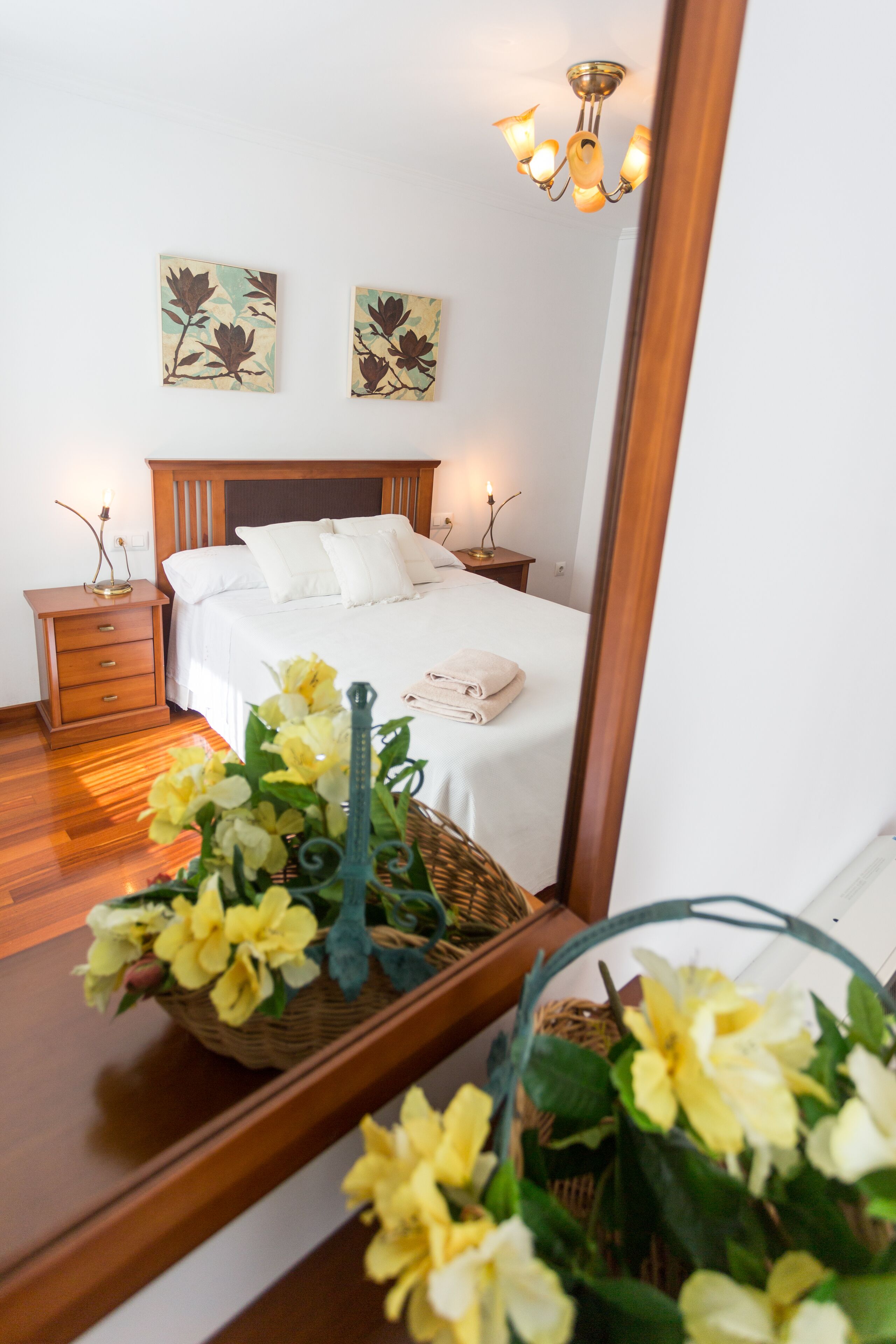 3 slaapkamers, een strijkplank/strijkijzer, reisbedje, gratis wifi