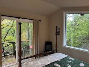 4 slaapkamers, een strijkplank/strijkijzer, gratis wifi, beddengoed