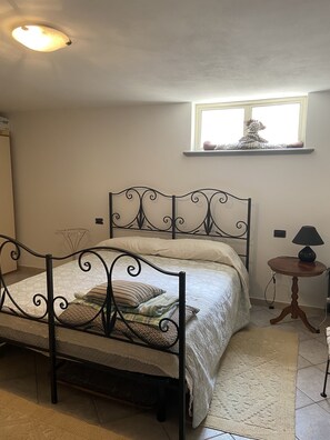 1 Schlafzimmer, Schreibtisch, Bügeleisen/Bügelbrett, kostenloses WLAN