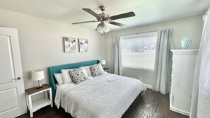 3 bedrooms, desk, free WiFi, bed sheets