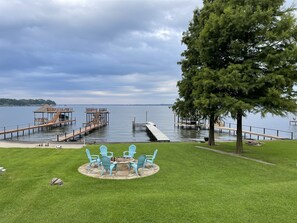 Property grounds - Sea La Vie Lake Front 3BR 3BA Retreat (Gun Barrel City)