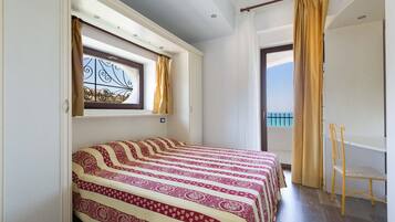 3 bedrooms, iron/ironing board, bed sheets