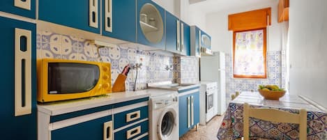 Fridge, microwave, stovetop, cookware/dishes/utensils