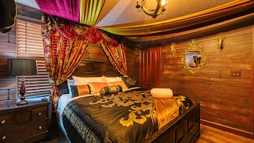 8 Schlafzimmer, Schreibtisch, Bügeleisen/Bügelbrett, Reisekinderbett