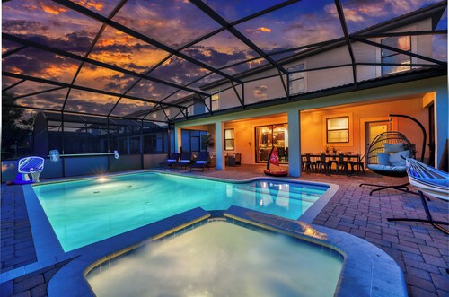 Pirate Lux Villa w/ Pool, Spa & Arcades, Near Disney, coffee, waffles bar