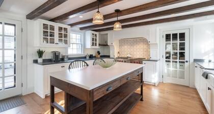 6 BDR, Pet-friendly, newly remodeled whaling captain’s house downtown Nantucket!