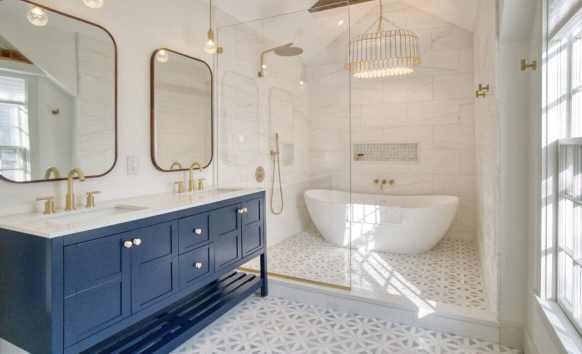 Bathtub, hair dryer, towels, soap