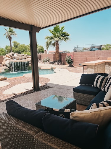 Resort Style Heated Pool close to Entertainment