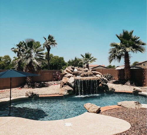 Resort Style Heated Pool close to Entertainment