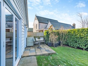 Outdoor dining - The Annexe at Park Farm Barns - UK39379 (Snettisham)