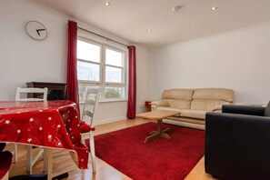 Basic Apartment, Multiple Beds | 2 bedrooms, bed sheets - Stylish 2 Bedroom Apartment Near the City Centre (Edinburgh)