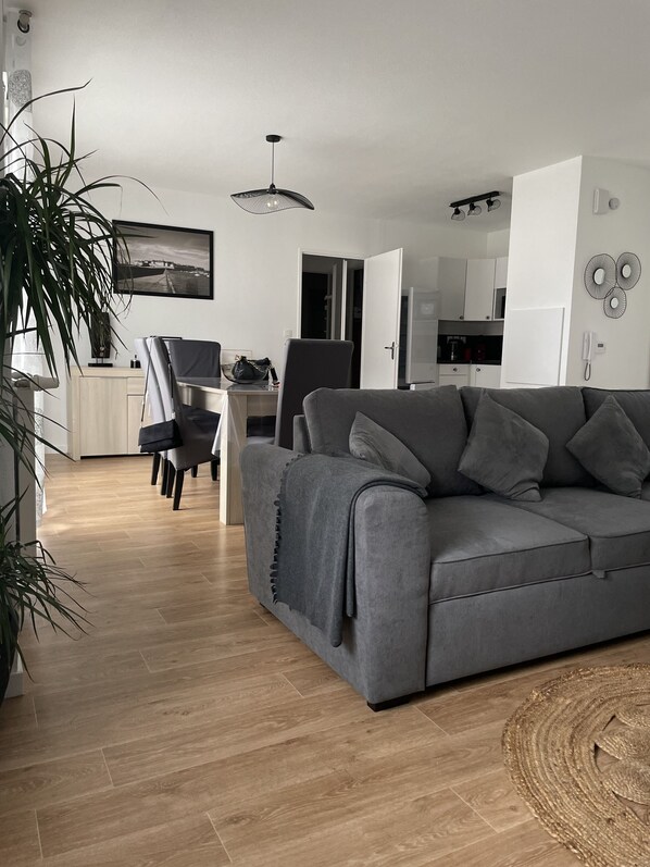 Smart TV - Vacation apartment with parking (Saint-Malo)