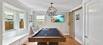 Historic Waterfront 3/2 With Yard & Soaking Tub