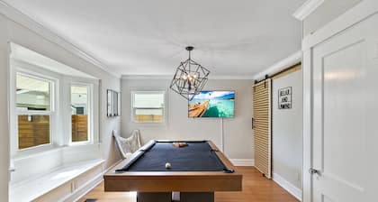 Historic Waterfront 3/2 With Yard & Soaking Tub