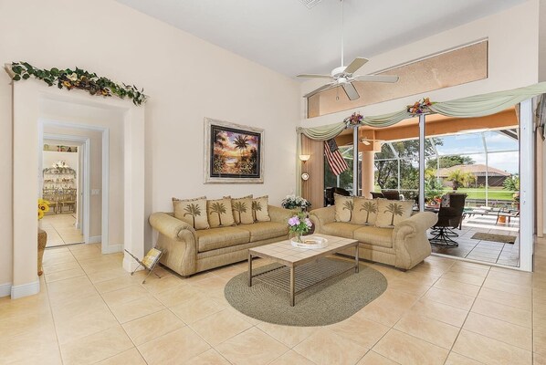 المنشأة من الداخل