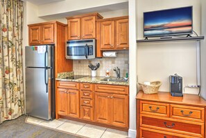 Fridge, microwave, stovetop, coffee/tea maker