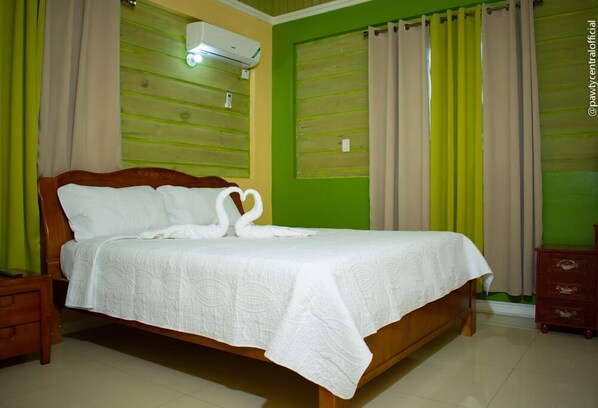 Cortinas blackout, tabla de planchar con plancha y wifi gratis