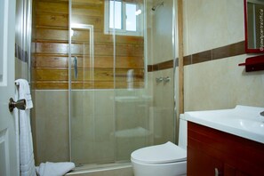 Deluxe Double Room | Bathroom | Shower, free toiletries, towels, soap - Incognito Vacation Stay (Kingston)