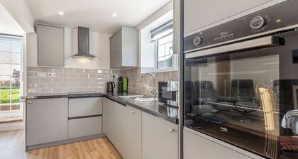 Renovated in 2022, Two Little Ducks is in an ideal location.