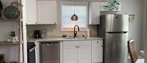 雪櫃、微波爐、洗碗機、多士爐