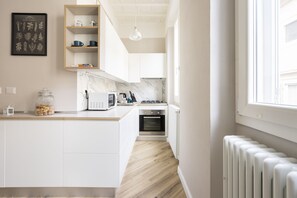 Fridge, microwave, oven, stovetop