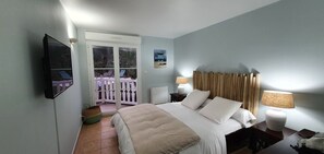 5 bedrooms, iron/ironing board, travel cot, free WiFi