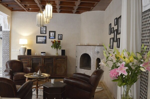 Interior - Dar DALIA a haven of peace, Riad Medina 10 minutes' walk from JAMAA EL FENA (MARRAKECH)