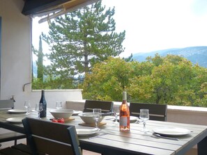 Outdoor dining - MAISON 212 HAUT Hameau de PIERREVON (Mollans-sur-Ouvèze)