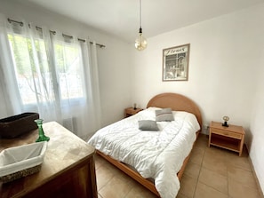 3 bedrooms, iron/ironing board, free WiFi