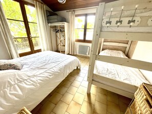3 chambres, fer et planche à repasser, Wi-Fi gratuit