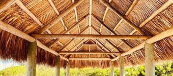 "Tropical Oasis" by the beach & shops, with pool