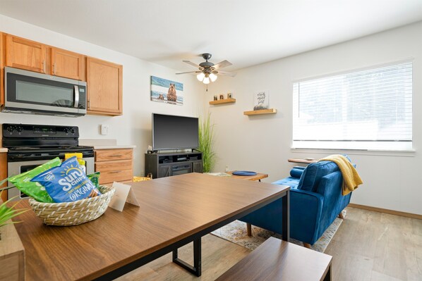 Interior - Modern Downtown Kalispell Getaway — Walk to Coffee, Shops & Breweries (Kalispell)