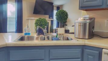 KylskÄp, mikrovÄgsugn, ugn och diskmaskin