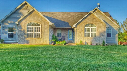 2 King Rooms+2 Queen Rooms~ Spacious Yard~ 15mins to FLW gate.