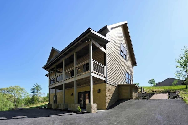 Ample parking space for your group in the driveway