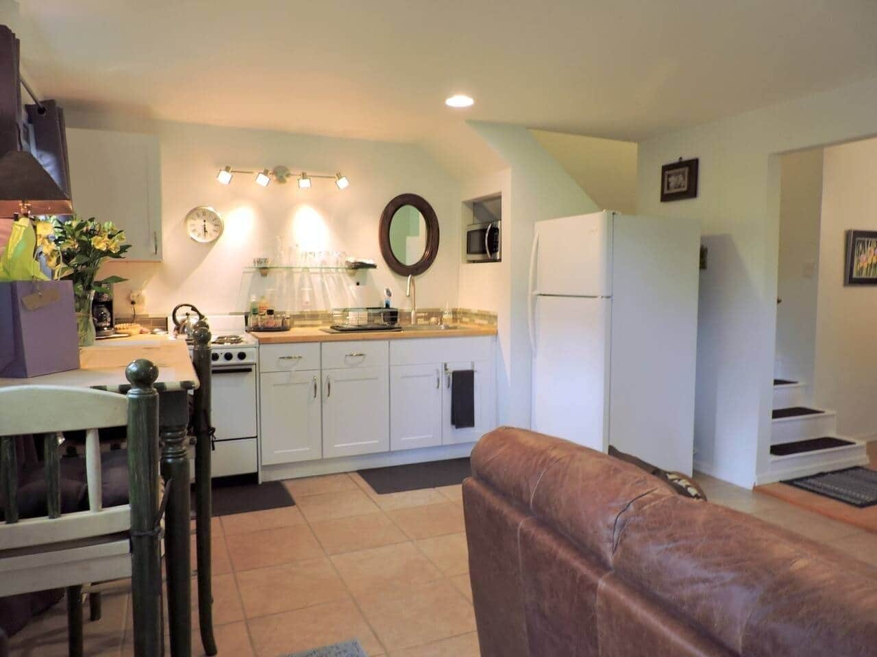 Refrigerador, horno, parrilla de estufa y cafetera y tetera 